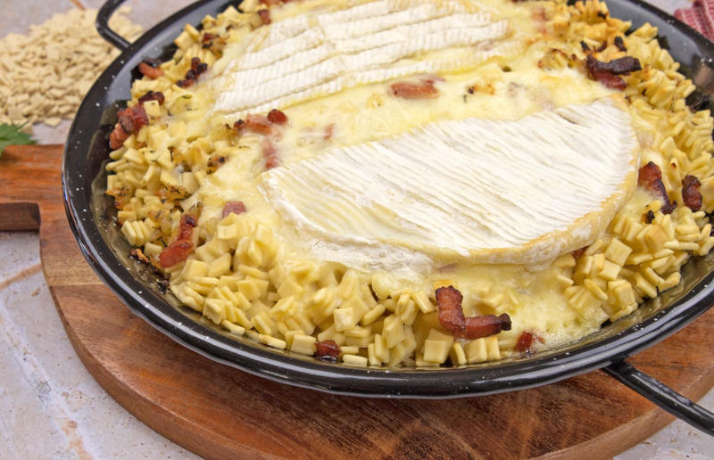 12. Gratin de crozets, France 36. Pasta frittata, Italy, 35. Cincinnati chilli, USA, 34. Naporitan, Japan, 33. Linguine alla Nerano, Italy, 32. Baked ziti, USA, 31. Fuži s tartufima, Croatia, 30. American chop suey, USA, 29. Kasha varnishkes, USA, 28. Pastitsio, Greece, 27. Pasta con le sarde, Italy, 26. Sorrentinos, Argentina, 25. Pasta alla Norma, Italy, 24. Krautfleckerl, Austria, 23. Pasta e fagioli, Italy, 22. Filipino spaghetti, Philippines, 21. Pasta primavera, Canada or USA, 20. Tortellini alla panna, Italy, 19. Tallarines verdes, Peru, 18. Koshari, Egypt, 17. Pasta puttanesca, Italy, 16. Älplermagronen, Switzerland, 15. Fettuccine Alfredo, Italy and USA, 14. Cacio e pepe, Italy, 13. Uni pasta, Japan, 12. Gratin de crozets, France, 11. Spaghetti alla vongole, Italy, 10. Giouvetsi, Greece, 9. Ravioli, Italy, 8. Fideuà, Spain, 7. Pasta pomodoro, Italy, 6. Spaghetti Bolognese, UK and USA, 5. Cannelloni, Italy, 4. Mac 'n' cheese, Italy and UK, 3. Pasta alla carbonara, Italy, 2. Käsespätzle, various locations