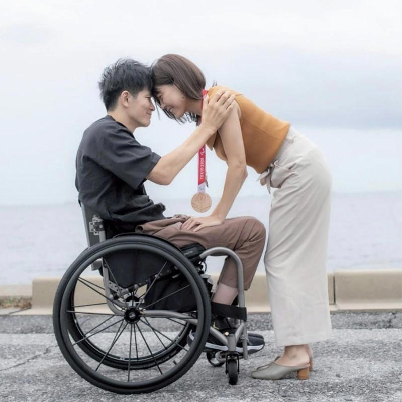 車いす競技に衝撃を受けた, 「かっこいいな」初対面から4年後に距離が縮まり, 「真以子って普通に彼とけんかするんだ」と驚かれ, 両親に紹介するも心配が勝って…