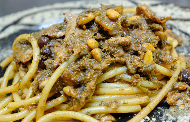 27. Pasta con le sarde, Italy 36. Pasta frittata, Italy, 35. Cincinnati chilli, USA, 34. Naporitan, Japan, 33. Linguine alla Nerano, Italy, 32. Baked ziti, USA, 31. Fuži s tartufima, Croatia, 30. American chop suey, USA, 29. Kasha varnishkes, USA, 28. Pastitsio, Greece, 27. Pasta con le sarde, Italy, 26. Sorrentinos, Argentina, 25. Pasta alla Norma, Italy, 24. Krautfleckerl, Austria, 23. Pasta e fagioli, Italy, 22. Filipino spaghetti, Philippines, 21. Pasta primavera, Canada or USA, 20. Tortellini alla panna, Italy, 19. Tallarines verdes, Peru, 18. Koshari, Egypt, 17. Pasta puttanesca, Italy, 16. Älplermagronen, Switzerland, 15. Fettuccine Alfredo, Italy and USA, 14. Cacio e pepe, Italy, 13. Uni pasta, Japan, 12. Gratin de crozets, France, 11. Spaghetti alla vongole, Italy, 10. Giouvetsi, Greece, 9. Ravioli, Italy, 8. Fideuà, Spain, 7. Pasta pomodoro, Italy, 6. Spaghetti Bolognese, UK and USA, 5. Cannelloni, Italy, 4. Mac 'n' cheese, Italy and UK, 3. Pasta alla carbonara, Italy, 2. Käsespätzle, various locations