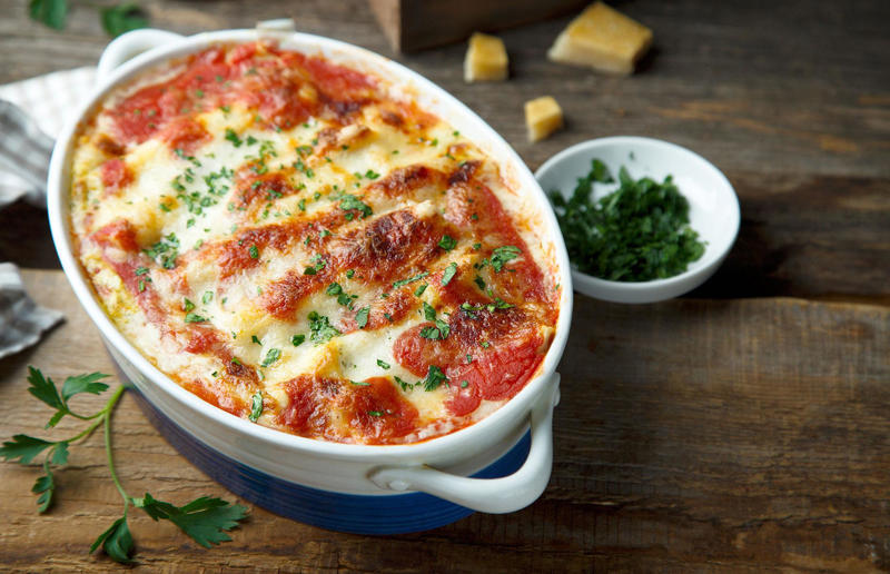 5. Cannelloni, Italy 36. Pasta frittata, Italy, 35. Cincinnati chilli, USA, 34. Naporitan, Japan, 33. Linguine alla Nerano, Italy, 32. Baked ziti, USA, 31. Fuži s tartufima, Croatia, 30. American chop suey, USA, 29. Kasha varnishkes, USA, 28. Pastitsio, Greece, 27. Pasta con le sarde, Italy, 26. Sorrentinos, Argentina, 25. Pasta alla Norma, Italy, 24. Krautfleckerl, Austria, 23. Pasta e fagioli, Italy, 22. Filipino spaghetti, Philippines, 21. Pasta primavera, Canada or USA, 20. Tortellini alla panna, Italy, 19. Tallarines verdes, Peru, 18. Koshari, Egypt, 17. Pasta puttanesca, Italy, 16. Älplermagronen, Switzerland, 15. Fettuccine Alfredo, Italy and USA, 14. Cacio e pepe, Italy, 13. Uni pasta, Japan, 12. Gratin de crozets, France, 11. Spaghetti alla vongole, Italy, 10. Giouvetsi, Greece, 9. Ravioli, Italy, 8. Fideuà, Spain, 7. Pasta pomodoro, Italy, 6. Spaghetti Bolognese, UK and USA, 5. Cannelloni, Italy, 4. Mac 'n' cheese, Italy and UK, 3. Pasta alla carbonara, Italy, 2. Käsespätzle, various locations