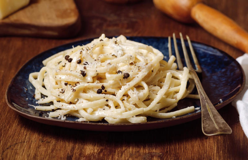 14. Cacio e pepe, Italy 36. Pasta frittata, Italy, 35. Cincinnati chilli, USA, 34. Naporitan, Japan, 33. Linguine alla Nerano, Italy, 32. Baked ziti, USA, 31. Fuži s tartufima, Croatia, 30. American chop suey, USA, 29. Kasha varnishkes, USA, 28. Pastitsio, Greece, 27. Pasta con le sarde, Italy, 26. Sorrentinos, Argentina, 25. Pasta alla Norma, Italy, 24. Krautfleckerl, Austria, 23. Pasta e fagioli, Italy, 22. Filipino spaghetti, Philippines, 21. Pasta primavera, Canada or USA, 20. Tortellini alla panna, Italy, 19. Tallarines verdes, Peru, 18. Koshari, Egypt, 17. Pasta puttanesca, Italy, 16. Älplermagronen, Switzerland, 15. Fettuccine Alfredo, Italy and USA, 14. Cacio e pepe, Italy, 13. Uni pasta, Japan, 12. Gratin de crozets, France, 11. Spaghetti alla vongole, Italy, 10. Giouvetsi, Greece, 9. Ravioli, Italy, 8. Fideuà, Spain, 7. Pasta pomodoro, Italy, 6. Spaghetti Bolognese, UK and USA, 5. Cannelloni, Italy, 4. Mac 'n' cheese, Italy and UK, 3. Pasta alla carbonara, Italy, 2. Käsespätzle, various locations