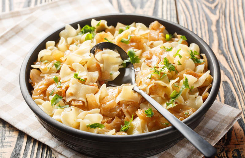 24. Krautfleckerl, Austria 36. Pasta frittata, Italy, 35. Cincinnati chilli, USA, 34. Naporitan, Japan, 33. Linguine alla Nerano, Italy, 32. Baked ziti, USA, 31. Fuži s tartufima, Croatia, 30. American chop suey, USA, 29. Kasha varnishkes, USA, 28. Pastitsio, Greece, 27. Pasta con le sarde, Italy, 26. Sorrentinos, Argentina, 25. Pasta alla Norma, Italy, 24. Krautfleckerl, Austria, 23. Pasta e fagioli, Italy, 22. Filipino spaghetti, Philippines, 21. Pasta primavera, Canada or USA, 20. Tortellini alla panna, Italy, 19. Tallarines verdes, Peru, 18. Koshari, Egypt, 17. Pasta puttanesca, Italy, 16. Älplermagronen, Switzerland, 15. Fettuccine Alfredo, Italy and USA, 14. Cacio e pepe, Italy, 13. Uni pasta, Japan, 12. Gratin de crozets, France, 11. Spaghetti alla vongole, Italy, 10. Giouvetsi, Greece, 9. Ravioli, Italy, 8. Fideuà, Spain, 7. Pasta pomodoro, Italy, 6. Spaghetti Bolognese, UK and USA, 5. Cannelloni, Italy, 4. Mac 'n' cheese, Italy and UK, 3. Pasta alla carbonara, Italy, 2. Käsespätzle, various locations