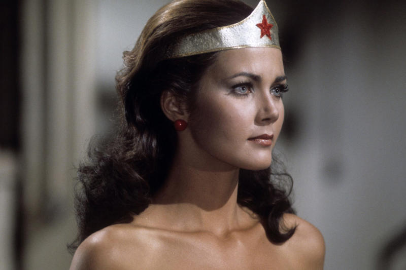 Lynda Carter: The first 'Wonder Woman' The unexpected path to stardom, Halle Berry: From 'Miss Ohio' to the Oscars, Michelle Pfeiffer: The Californian beauty queen, Sharon Stone: Pennsylvanian beauty queen, Gal Gadot: From 'Miss Israel' to 'Wonder Woman', Vanessa Williams: 'Miss America' with scandal Included, Priyanka Chopra: From 'Miss World' to international star, Sophia Loren: The Italian charm, Lynda Carter: The first 'Wonder Woman'