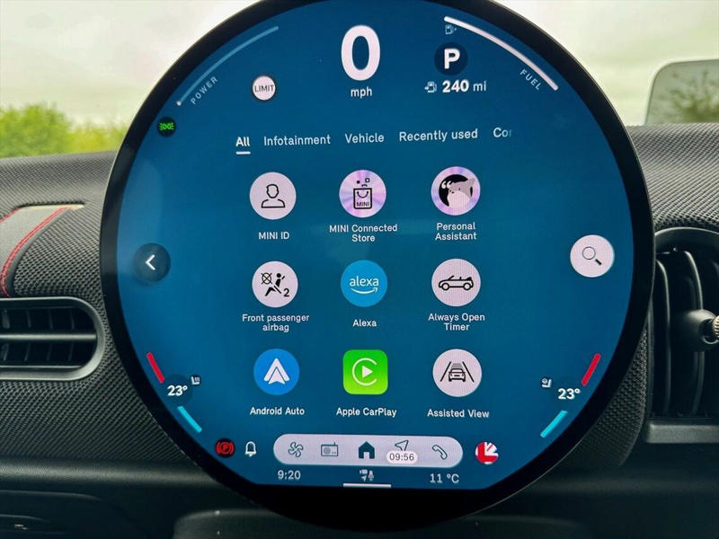 「ミニ」と「ミニ・クーパー」の関係, 10秒間パワーアップするBOOST機能も, レースでの活躍も実力を裏付ける, 復活したゴーカート・フィーリング, 新しさと古典的要素のブレンド