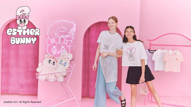 “仲良し姉妹”をテーマにウィメンズとティーンの2ライン展開, 【ウィメンズライン】大人かわいいメッセージで毎日をポジティブに, 【ティーンライン】トレンド感満載のアイテムで推し活もバッチリ, 作者エスター・キムさんも絶賛！「想像以上のものができた」