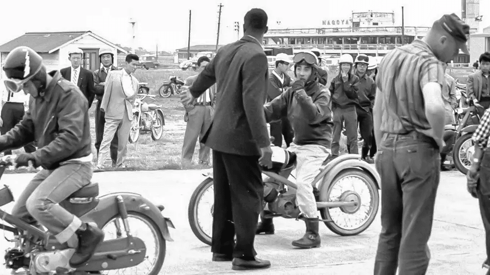 最初のバイクはエンジンもミッションもメイドイン名古屋, バイク好きが興じてモータースポーツにも熱中, 西へ東へバイクを変えながら東西奔走, 一年の初めは富士山を見に行くツーリング, バイクが与えてくれたもの。バイクに対する想いとは, 二輪車の楽しさや利便性、安全性に関する情報を発信
