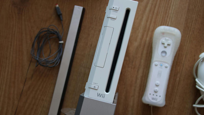 1. Nintendo Wii, 2. Dreamcast, 3. Atari 2600, 4. Game Boy, 5. Xbox 360, 6. Neo Geo, 7. Sega Genesis, 8. PlayStation (PS1), 9. Super Nintendo Entertainment System (SNES), 10. PlayStation 2 (PS2), 1. Virtual Boy, 2. Atari Jaguar, 3. Philips CD-i, 4. Sega 32X, 5. Nintendo Wii U, 6. Gizmondo, 7. Apple Bandai Pippin, 9. Nokia N-Gage, 10. Sega Saturn