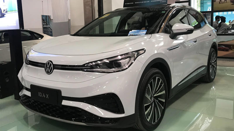 1. Tesla Model S (2012–2018), 2. Subaru Outback, 3. Lexus NX, 4. Chevrolet Malibu, 5. Chevrolet Camaro, 6. Ford Mustang Mach-E, 7. Chrysler 300, 8. Volkswagen ID.4, 9. Mazda 3, 10. Honda Civic, 1. BMW 3 Series, 2. Mercedes-Benz E-Class, 3. Hyundai Ioniq 5, 4. Kia EV6, 5. Audi A6, 6. Toyota Camry, 7. Genesis GV70, 8. Porsche Taycan, 9. Volvo XC60, 10. Lucid Air