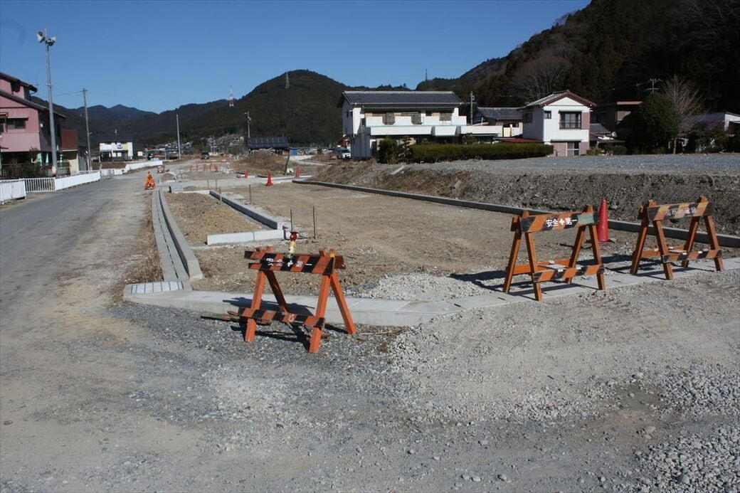 「幻の鉄道橋」を活用した人道橋, 「別ルート」完成で停滞した佐久間線, 天竜川のダム建設で再浮上するが…, トンネルや橋脚は完成状態で「凍結」, 活用できず撤去された施設も