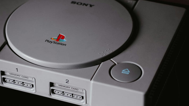 1. Nintendo Wii, 2. Dreamcast, 3. Atari 2600, 4. Game Boy, 5. Xbox 360, 6. Neo Geo, 7. Sega Genesis, 8. PlayStation (PS1), 9. Super Nintendo Entertainment System (SNES), 10. PlayStation 2 (PS2), 1. Virtual Boy, 2. Atari Jaguar, 3. Philips CD-i, 4. Sega 32X, 5. Nintendo Wii U, 6. Gizmondo, 7. Apple Bandai Pippin, 9. Nokia N-Gage, 10. Sega Saturn