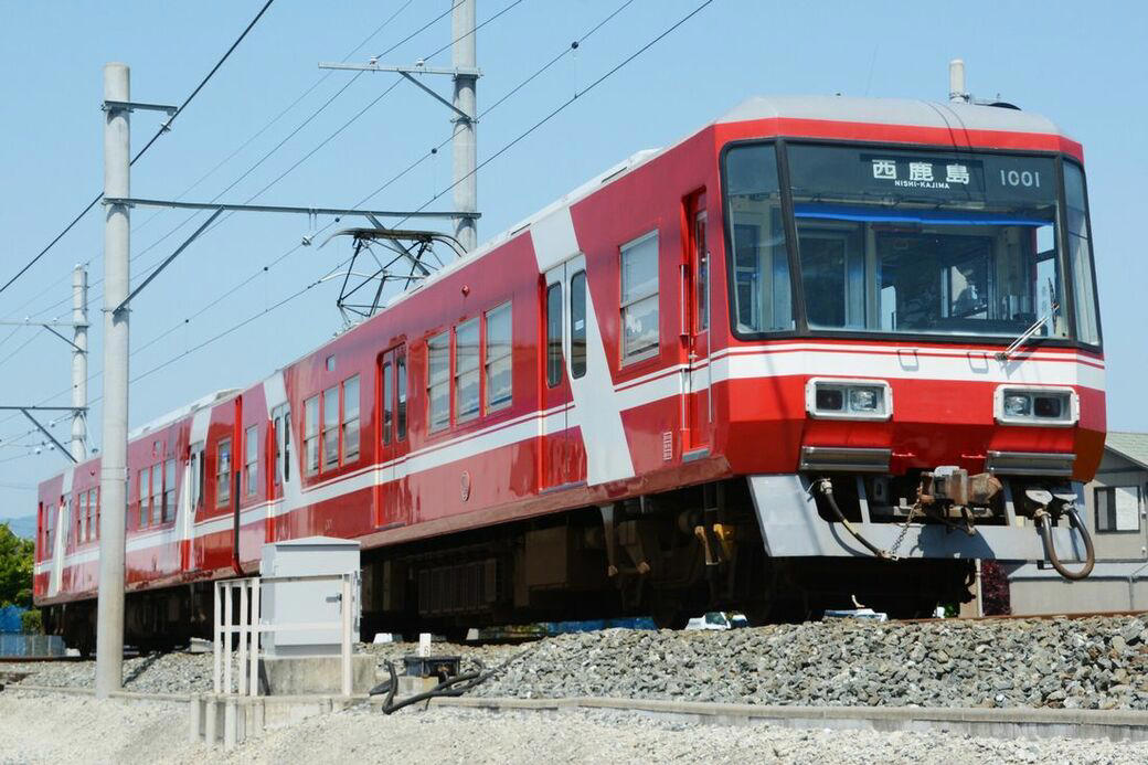 「幻の鉄道橋」を活用した人道橋, 「別ルート」完成で停滞した佐久間線, 天竜川のダム建設で再浮上するが…, トンネルや橋脚は完成状態で「凍結」, 活用できず撤去された施設も
