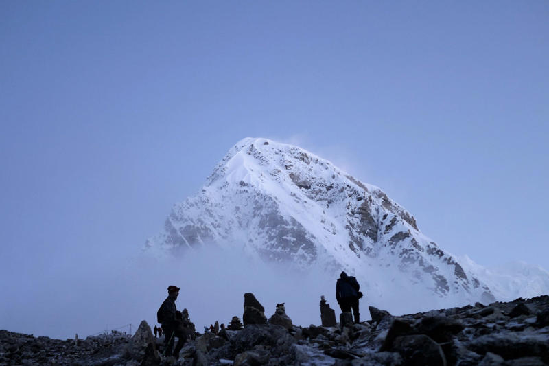 エベレストはほんとうに世界最高峰？, 海面より高い山としては世界一, 海底からそびえる山もある, マウナ・ケア／ハワイ, マウナ・ケアの半分以上は水面下, 山の高さの測り方, ほかにもある「最高峰」, 地球の中心からの距離, 地球上で最も太陽に近い山, 山の高さの測定方法, デナリ／アメリカ, エベレストより914メートル高い, 登頂を阻む高い山々, 登頂が最も難しい山のひとつ、エベレスト, エベレスト登山で少なくとも322人が死亡