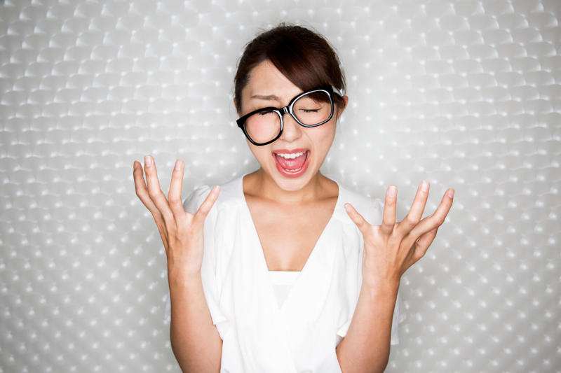 人にイライラするとき、心で何が起きている？, 一緒にいるとイライラする人の特徴, ① 話を聞かない, ② 話を途中でさえぎる, ③ いつも自分の話ばかりする, ④ 上から目線で話す, ⑤ 態度がはっきりしすぎている, ⑥ 優柔不断で決められない, ⑦ 時間や約束を守れない, ⑧ 何でも否定から入る, ⑨ 相談をしてもアドバイスを無視する, イライラを感じたときに落ち着くための方法, 少し距離を置いてみる, 意識を別のことに向ける, 自分の考え方を柔軟にする, 睡眠や休息をしっかりとる, 相手の良いところを見つける, 自分自身を大切にしてイライラを減らす方法, 好きなことや趣味に集中する, 完璧を求めすぎない, 困ったときは周りに相談する