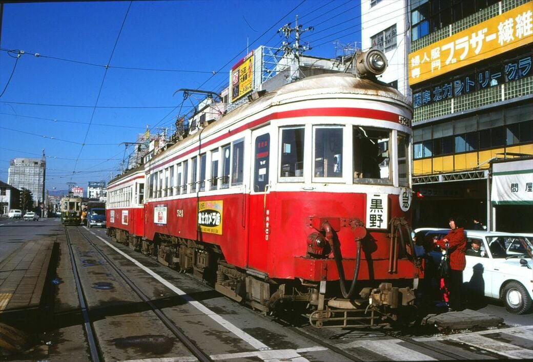 新潟の路上を走った「かぼちゃ電車」, 路上ではステップで乗り降りした福井, 急勾配の路面を走った京阪京津線, パノラマカーが橋の上を車と並走, 岐阜市内を走った大正生まれの「丸窓電車」, 路面電車と一味違う迫力