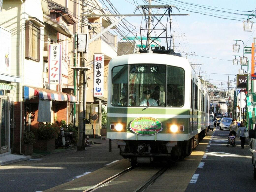 新潟の路上を走った「かぼちゃ電車」, 路上ではステップで乗り降りした福井, 急勾配の路面を走った京阪京津線, パノラマカーが橋の上を車と並走, 岐阜市内を走った大正生まれの「丸窓電車」, 路面電車と一味違う迫力