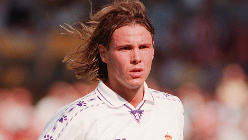 Icons of the Bernabéu, Iker Casillas - GK, Fernando Hierro - CB, Sergio Ramos - CB, Roberto Carlos - LB, Fernando Redondo - CDM, Pirri - CM, Zinedine Zidane - CM, Cristiano Ronaldo - RW, Alfredo Di Stéfano - ST, Honorable mentions, Míchel Salgado - RB, José Antonio Camacho - LB, Ignacio Zoco - CDM, Xabi Alonso - CDM, Guti - CAM, Toni Kroos - CM, Luka Modric - CM, Raymond Kopa - CAM, Luis Figo - RW, Ferenc Puskás - FW, Raúl González - ST
