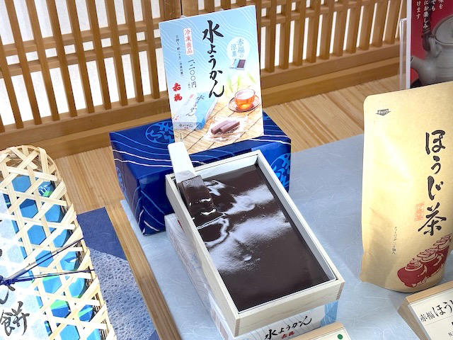 “あの赤福”が水ようかんに？上品な甘さと涼やかさが絶品！, なぜ“夏限定”？赤福ならではのこだわりが光る, どこで買える？公式オンラインショップからお取り寄せOK！, 実食レビュー！ひと口で感じる“赤福らしさ”と夏の余韻
