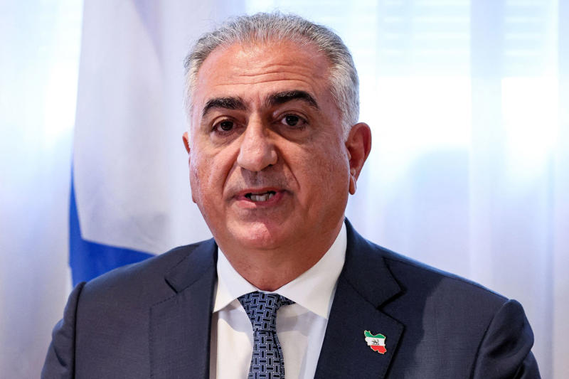 A path for democracy? Is Iran a paper tiger?, The prince's speech, 'Put an end to this nightmare', 'Like a frightened rat', 'Inevitable' fall?, A path for democracy?, 'Above all politics', A unifying figure?, The last Shah, A CIA puppet?