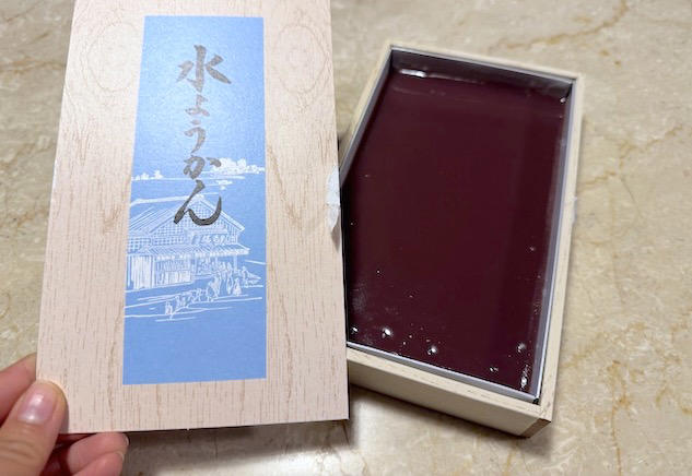 “あの赤福”が水ようかんに？上品な甘さと涼やかさが絶品！, なぜ“夏限定”？赤福ならではのこだわりが光る, どこで買える？公式オンラインショップからお取り寄せOK！, 実食レビュー！ひと口で感じる“赤福らしさ”と夏の余韻