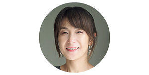 “女子会の場所探しも、スキマ時間の楽しみもスマホから”, 川村エミコさんが教えてくれたアプリ, 白鳥久美子さんが教えてくれたアプリ, “移動中や寝る前の時間などに、エンタメを楽しみます”, “歩く自作イラストがかわいい！ インスタグラムに思わずアップ”, “季節のお花で部屋を飾り、かさばるトリセツはアプリで管理”, “写真の検索と整理、そして加工。この2つがあれば完璧です”