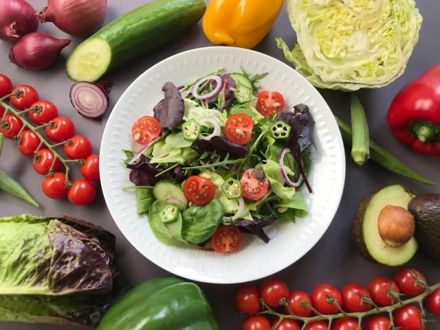 きゅうりはどんな野菜？, きゅうりとトマトは相性が悪い？, きゅうりとトマトのおすすめの食べ方3選, きゅうりと相性のよい食べ物は？, 夏はきゅうりとトマトを楽しもう