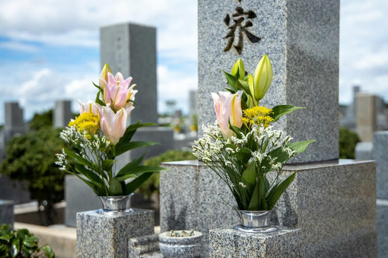 「墓じまい」をする際に知っておきたいこと, それぞれのお墓の「費用の相場」, お墓の種類と費用一覧, お墓代や永代供養料以外にもお金がかかる
