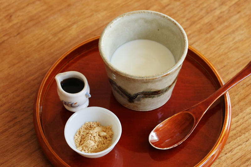 ホットサンドは朝イチの幸福, 手づくりの黒蜜やジャムを添えて、プレミアムな朝に, コーヒー党の朝。夏は水出し、途中からカフェオレ風, 季節の実りを器いっぱいに
