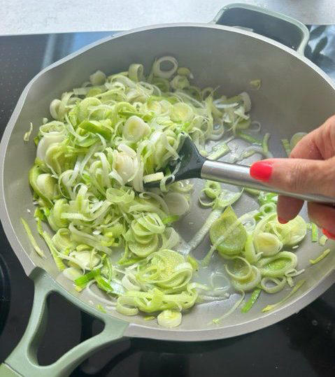 'I'm done with cheap and flimsy models', 1) Hexclad Hybrid Deep Sauté Pan with Lid, £139, 2) Eaziglide Neverstick3 Professional Aluminium Non-Stick Casserole, £90, 3) Our Place Always Pan, £125, 4) Tefal Emotion Frying Pan, £30, 5) Salter Megastone Fry Pan, £19.99