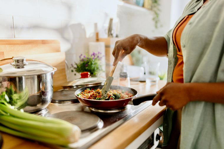'I'm done with cheap and flimsy models', 1) Hexclad Hybrid Deep Sauté Pan with Lid, £139, 2) Eaziglide Neverstick3 Professional Aluminium Non-Stick Casserole, £90, 3) Our Place Always Pan, £125, 4) Tefal Emotion Frying Pan, £30, 5) Salter Megastone Fry Pan, £19.99