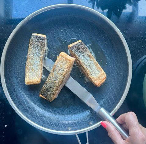 'I'm done with cheap and flimsy models', 1) Hexclad Hybrid Deep Sauté Pan with Lid, £139, 2) Eaziglide Neverstick3 Professional Aluminium Non-Stick Casserole, £90, 3) Our Place Always Pan, £125, 4) Tefal Emotion Frying Pan, £30, 5) Salter Megastone Fry Pan, £19.99
