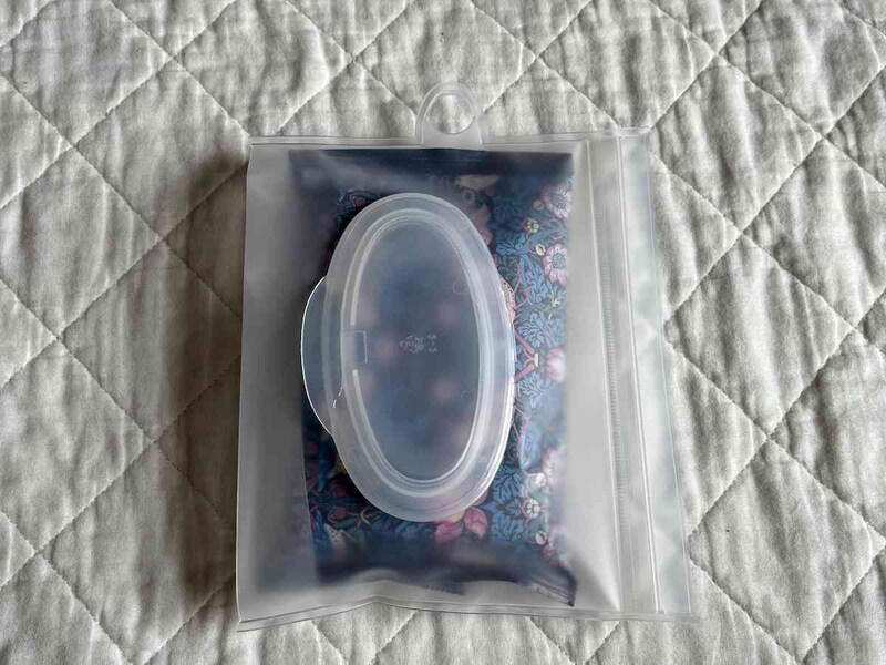 【セリアのウェットティッシュケース】乾燥対策におすすめ「蓋付ウェットティッシュケース フック穴タイプ」, 【セリアのウェットティッシュケース】ウィリアムモリスのいちご泥棒柄がおしゃれ「ウェットシートケース マスターピースコレクション／WM」, 【セリアのウェットティッシュケース】ハードタイプで詰め替え用も対応「ウェットティッシュケース 縦型スリム」, 【セリアのウェットティッシュケース】大きいサイズ感がおすすめ「ウェットシートケースL」