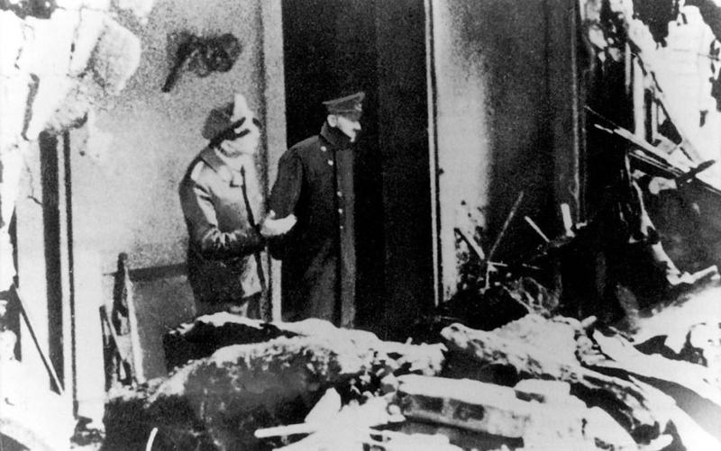 Adolf Hitler Diana, Princess of Wales, Elvis Presley, John F. Kennedy, Martin Luther King Jr., Queen Victoria, Nikola Tesla, Mao Zedong, Ulysses S. Grant, Vladimir Lenin, Adolf Hitler, Christopher McCandless, Marilyn Monroe, Michael Jackson, Kurt Cobain, Mahatma Gandhi