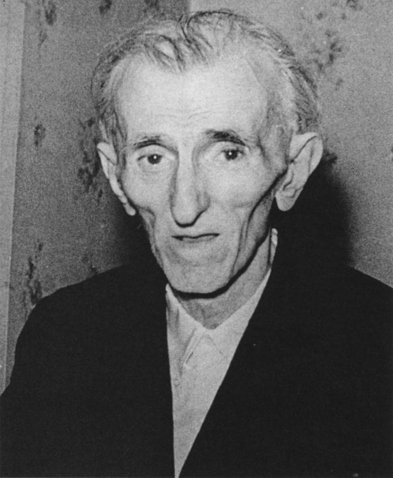 Nikola Tesla Diana, Princess of Wales, Elvis Presley, John F. Kennedy, Martin Luther King Jr., Queen Victoria, Nikola Tesla, Mao Zedong, Ulysses S. Grant, Vladimir Lenin, Adolf Hitler, Christopher McCandless, Marilyn Monroe, Michael Jackson, Kurt Cobain, Mahatma Gandhi