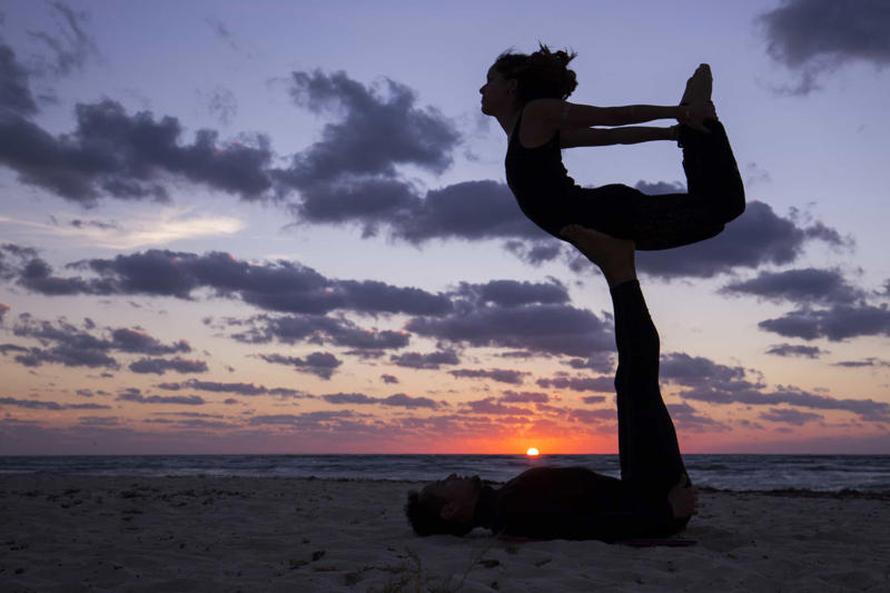Acro yoga Vinyasa yoga, Ashtanga yoga, Hatha yoga, Iyengar yoga, Kundalini yoga, Acro yoga, Yin yoga, Prenatal yoga, Hot yoga, Restorative yoga, Power yoga, Integrative Yoga Therapy, Yoga props