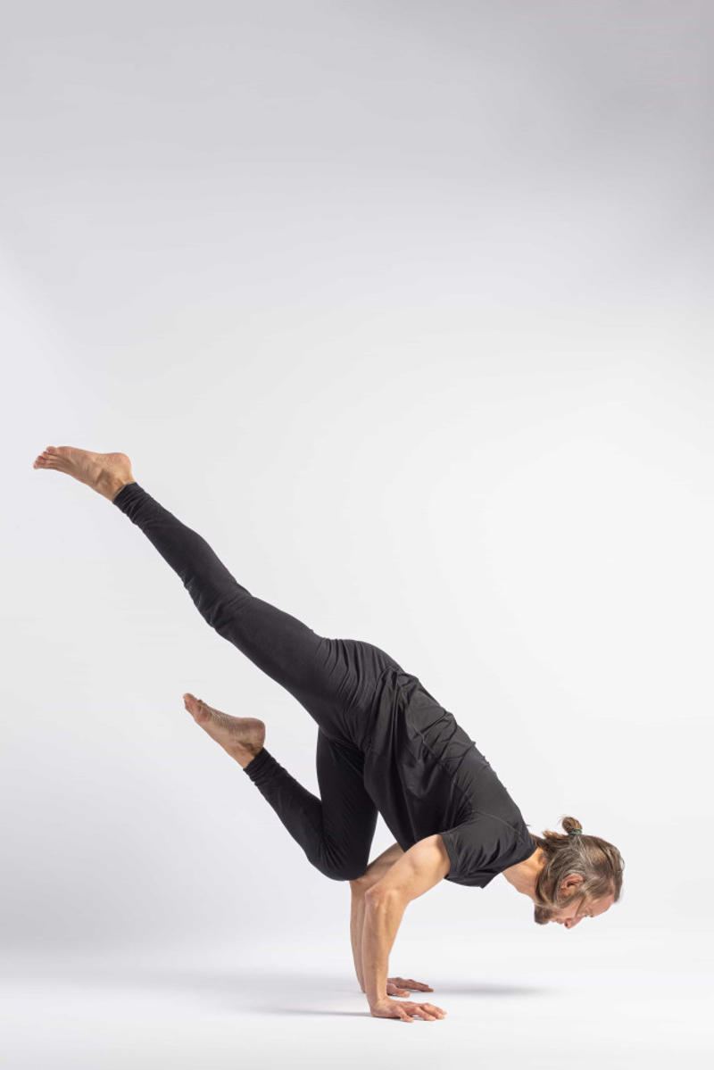 Power yoga Vinyasa yoga, Ashtanga yoga, Hatha yoga, Iyengar yoga, Kundalini yoga, Acro yoga, Yin yoga, Prenatal yoga, Hot yoga, Restorative yoga, Power yoga, Integrative Yoga Therapy, Yoga props