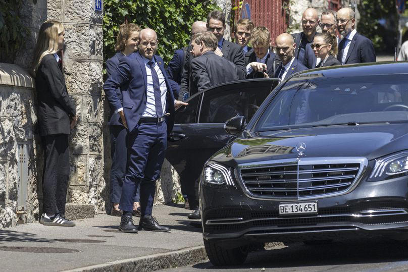 Huge pressure on Tehran before the talks, Wadephul's Iran meeting ends without result, Iran's foreign minister hints at halting negotiations, Did Iran "play" with the West in Geneva?, "The EU's adherence to the nuclear agreement was wrong", Ovens: "Iran threatens the region and Europe too"