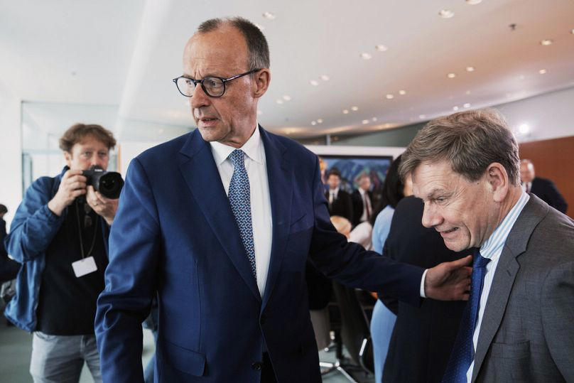 Huge pressure on Tehran before the talks, Wadephul's Iran meeting ends without result, Iran's foreign minister hints at halting negotiations, Did Iran "play" with the West in Geneva?, "The EU's adherence to the nuclear agreement was wrong", Ovens: "Iran threatens the region and Europe too"