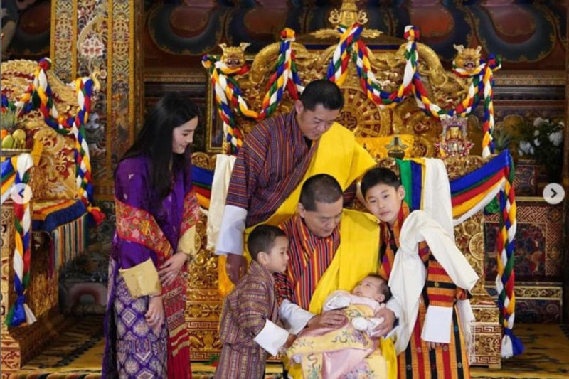 Young and glamorous royals, Parents of three young children, Sonam Yangden Wangchuck, Family photos, Jigme Ugyen Wangchuck, The eldest: Jigme Namgyel Wangchuck, The Himalayan Kate Middleton, The Kingdom of Bhutan, The 'Dark Southland', Happy country, No mass tourism in Bhutan, The Wangchuck dynasty, A new democracy, King Jigme Khesar: crowning ceremony, The second youngest king in the world, Three days of festivities, Jigme Khesar: Prince Charming, The Dragon King gets engaged, Jetsun Pema, The king takes his own photos, The wedding day, Wedding of the King and Queen of Bhutan, Very different from William and Kate's wedding, True love, Why are they called Dragon King and Queen?, William and Kate visit Bhutan, Two glamorous royals from East and West, "The People's King", The little Crown Prince of Bhutan, The Dragon King and his son, The future Japanese Emperor and Bhutanese King