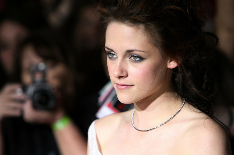 The franchise that rocked the naughties, Kristen Stewart, Recently married, Taylor Lautner, Taylor Lautner: nice to look at, Kristen Stewart: here to stay in Hollywood, Taylor Lautner: a fading wolf, One star for Lautner, Robert Pattinson, Robert Pattinson: a man of many roles and faces, Robert Pattinson: circling the Oscar nomination, The Batman, Ashley Greene, Ashley Greene: bad luck in roles, Kellan Lutz, Kellan Lutz: a fading star, MacKenzie Foy, MacKenzie Foy: destined for great things, Rami Malek, Rami Malek: a superstar, Anna Kendrick, Anna Kendrick: a musical and comedy talent, Peter Facinelli, Peter Facinelli: going from strength to strength... professionally, Billy Burke, Billy Burke: the actor who rode the wave, Elizabeth Reaser, Elizabeth Reaser: a Netflix staple, Nikki Reed, Nikki Reed: the successful quiet life, Jackson Rathbone