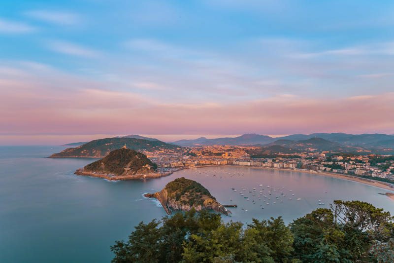 15: La Concha Beach - San Sebastián – Donostia, Spain 24: Magens Bay - St. Thomas, US Virgin Islands, 23: Playa Norte - Isla das Mulheres, Mexico, 22: Nissi Beach - Ayia Napa, Cyprus, 21: Falassarna Beach - Crete, Greece, 20: Nungwi Beach - Zanzibar, Tanzania, 19: Ipanema Beach, Rio de Janeiro, Brazil, 18: Playa Manuel Antonio - Manuel Antonio National Park, Costa Rica, 17: Playa de Muro Beach - Mallorca, Spain, 16: Kelingking Beach - Nusa Penida, Indonesia, 15: La Concha Beach - San Sebastián – Donostia, Spain, 14: Seven Mile Beach - Cayman Islands, United Kingdom, 13: Manly Beach - Sydney, Australia, 12: Driftwood Beach - Jekyll Island - Golden Isles of Georgia - Georgia, USA, 11: Siesta Beach - Siesta Key - Florida, USA, 10: Ka'anapali Beach - Lahaina - Maui, Hawaii, 9: Varadero Beach - Varadero, Cuba, 8: Isola dei Conigli - Lampedusa, Italy, 7: Radhanagar Beach - Havelock Island, India, 6: Falésia Beach - Albufeira, Portugal, 5: Grace Bay - Turks and Caicos Islands, United Kingdom, 4: Reynisfjara Beach - Vik, Iceland