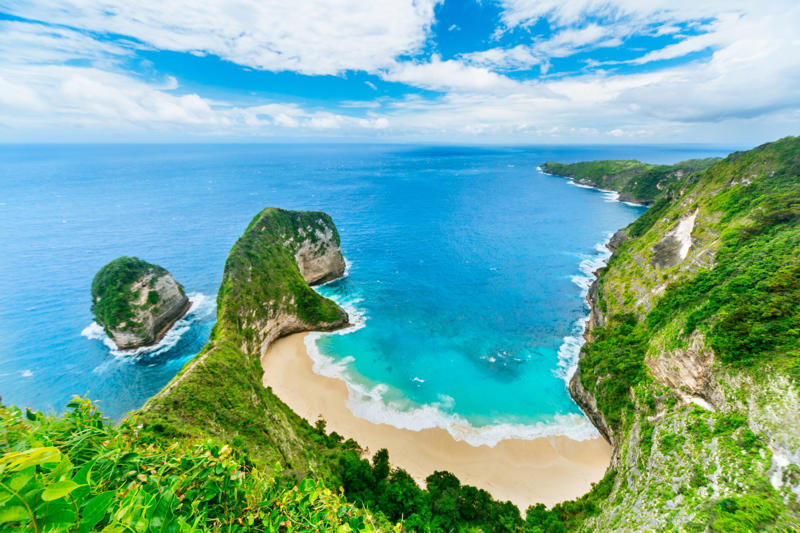 16: Kelingking Beach - Nusa Penida, Indonesia 24: Magens Bay - St. Thomas, US Virgin Islands, 23: Playa Norte - Isla das Mulheres, Mexico, 22: Nissi Beach - Ayia Napa, Cyprus, 21: Falassarna Beach - Crete, Greece, 20: Nungwi Beach - Zanzibar, Tanzania, 19: Ipanema Beach, Rio de Janeiro, Brazil, 18: Playa Manuel Antonio - Manuel Antonio National Park, Costa Rica, 17: Playa de Muro Beach - Mallorca, Spain, 16: Kelingking Beach - Nusa Penida, Indonesia, 15: La Concha Beach - San Sebastián – Donostia, Spain, 14: Seven Mile Beach - Cayman Islands, United Kingdom, 13: Manly Beach - Sydney, Australia, 12: Driftwood Beach - Jekyll Island - Golden Isles of Georgia - Georgia, USA, 11: Siesta Beach - Siesta Key - Florida, USA, 10: Ka'anapali Beach - Lahaina - Maui, Hawaii, 9: Varadero Beach - Varadero, Cuba, 8: Isola dei Conigli - Lampedusa, Italy, 7: Radhanagar Beach - Havelock Island, India, 6: Falésia Beach - Albufeira, Portugal, 5: Grace Bay - Turks and Caicos Islands, United Kingdom, 4: Reynisfjara Beach - Vik, Iceland