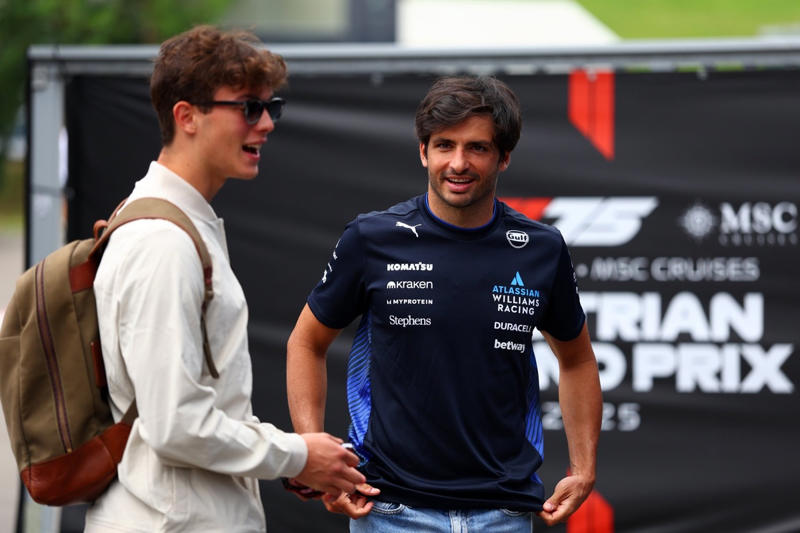 Max Verstappen, Red Bull Racing, Alexander Albon, Williams, Lando Norris, McLaren, Mike Whiddett in the Paddock, Andrea Kimi Antonelli, Mercedes, Charles Leclerc, Ferrari, Oliver Bearman, Haas F1 Team, Carlos Sainz, Williams, Lewis Hamilton, Ferrari, Nico Hulkenberg, Sauber, Oliver Bearman, Haas F1 Team, Carlos Sainz, Williams, Alexander Albon, Williams, Esteban Ocon, Haas F1 Team, Gabriel Bortoleto, Sauber, Emerson Fittipaldi and Emerson Fittipaldi Jr walk in the Paddock , George Russell, Mercedes, Lando Norris, McLaren, Lando Norris, McLaren, Nico Hulkenberg, Sauber, Gabriel Bortoleto, Sauber, Liam Lawson, Racing Bulls Team, Pierre Gasly, Alpine, Liam Lawson, Racing Bulls Team, Nico Hulkenberg, Sauber, Liam Lawson, Racing Bulls Team, Max Verstappen, Red Bull Racing, Liam Lawson, Racing Bulls Team, George Russell, Mercedes, George Russell, Mercedes, Alex Dunne, McLaren, Max Verstappen, Red Bull Racing, Esteban Ocon, Haas F1 Team, Pierre Gasly, Alpine, Oliver Bearman, Haas F1 Team, Yuki Tsunoda, Red Bull Racing Team , Oscar Piastri, McLaren, Lewis Hamilton, Ferrari, George Russell, Mercedes, Max Verstappen, Red Bull Racing, Gabriel Bortoleto, Sauber, Fernando Alonso, Aston Martin Racing, Aston Martin F1 Team Pitstop practice, Ferrari SF-25, dettaglio tecnico, Alex Dunne, McLaren, Fernando Alonso, Aston Martin Racing, Lando Norris, McLaren, Helmut Marko, Red Bull Racing, Max Verstappen, Red Bull Racing, Oscar Piastri, McLaren, Lando Norris, McLaren, Charles Leclerc, Ferrari, Fernando Alonso, Aston Martin Racing, Franco Colapinto, Alpine, Charles Leclerc, Ferrari, Lando Norris, McLaren, Andrea Kimi Antonelli, Mercedes, Lewis Hamilton, Ferrari, Andrea Kimi Antonelli, Mercedes, Yuki Tsunoda, Red Bull Racing Team , Lewis Hamilton, Ferrari, Lando Norris, McLaren