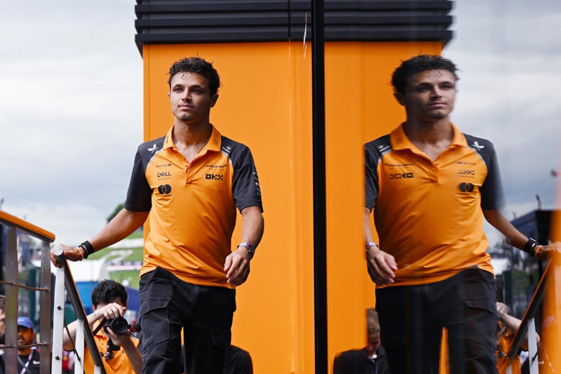 Max Verstappen, Red Bull Racing, Alexander Albon, Williams, Lando Norris, McLaren, Mike Whiddett in the Paddock, Andrea Kimi Antonelli, Mercedes, Charles Leclerc, Ferrari, Oliver Bearman, Haas F1 Team, Carlos Sainz, Williams, Lewis Hamilton, Ferrari, Nico Hulkenberg, Sauber, Oliver Bearman, Haas F1 Team, Carlos Sainz, Williams, Alexander Albon, Williams, Esteban Ocon, Haas F1 Team, Gabriel Bortoleto, Sauber, Emerson Fittipaldi and Emerson Fittipaldi Jr walk in the Paddock , George Russell, Mercedes, Lando Norris, McLaren, Lando Norris, McLaren, Nico Hulkenberg, Sauber, Gabriel Bortoleto, Sauber, Liam Lawson, Racing Bulls Team, Pierre Gasly, Alpine, Liam Lawson, Racing Bulls Team, Nico Hulkenberg, Sauber, Liam Lawson, Racing Bulls Team, Max Verstappen, Red Bull Racing, Liam Lawson, Racing Bulls Team, George Russell, Mercedes, George Russell, Mercedes, Alex Dunne, McLaren, Max Verstappen, Red Bull Racing, Esteban Ocon, Haas F1 Team, Pierre Gasly, Alpine, Oliver Bearman, Haas F1 Team, Yuki Tsunoda, Red Bull Racing Team , Oscar Piastri, McLaren, Lewis Hamilton, Ferrari, George Russell, Mercedes, Max Verstappen, Red Bull Racing, Gabriel Bortoleto, Sauber, Fernando Alonso, Aston Martin Racing, Aston Martin F1 Team Pitstop practice, Ferrari SF-25, dettaglio tecnico, Alex Dunne, McLaren, Fernando Alonso, Aston Martin Racing, Lando Norris, McLaren, Helmut Marko, Red Bull Racing, Max Verstappen, Red Bull Racing, Oscar Piastri, McLaren, Lando Norris, McLaren, Charles Leclerc, Ferrari, Fernando Alonso, Aston Martin Racing, Franco Colapinto, Alpine, Charles Leclerc, Ferrari, Lando Norris, McLaren, Andrea Kimi Antonelli, Mercedes, Lewis Hamilton, Ferrari, Andrea Kimi Antonelli, Mercedes, Yuki Tsunoda, Red Bull Racing Team , Lewis Hamilton, Ferrari, Lando Norris, McLaren