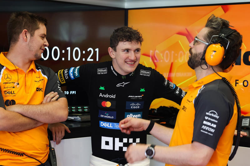 Max Verstappen, Red Bull Racing, Alexander Albon, Williams, Lando Norris, McLaren, Mike Whiddett in the Paddock, Andrea Kimi Antonelli, Mercedes, Charles Leclerc, Ferrari, Oliver Bearman, Haas F1 Team, Carlos Sainz, Williams, Lewis Hamilton, Ferrari, Nico Hulkenberg, Sauber, Oliver Bearman, Haas F1 Team, Carlos Sainz, Williams, Alexander Albon, Williams, Esteban Ocon, Haas F1 Team, Gabriel Bortoleto, Sauber, Emerson Fittipaldi and Emerson Fittipaldi Jr walk in the Paddock , George Russell, Mercedes, Lando Norris, McLaren, Lando Norris, McLaren, Nico Hulkenberg, Sauber, Gabriel Bortoleto, Sauber, Liam Lawson, Racing Bulls Team, Pierre Gasly, Alpine, Liam Lawson, Racing Bulls Team, Nico Hulkenberg, Sauber, Liam Lawson, Racing Bulls Team, Max Verstappen, Red Bull Racing, Liam Lawson, Racing Bulls Team, George Russell, Mercedes, George Russell, Mercedes, Alex Dunne, McLaren, Max Verstappen, Red Bull Racing, Esteban Ocon, Haas F1 Team, Pierre Gasly, Alpine, Oliver Bearman, Haas F1 Team, Yuki Tsunoda, Red Bull Racing Team , Oscar Piastri, McLaren, Lewis Hamilton, Ferrari, George Russell, Mercedes, Max Verstappen, Red Bull Racing, Gabriel Bortoleto, Sauber, Fernando Alonso, Aston Martin Racing, Aston Martin F1 Team Pitstop practice, Ferrari SF-25, dettaglio tecnico, Alex Dunne, McLaren, Fernando Alonso, Aston Martin Racing, Lando Norris, McLaren, Helmut Marko, Red Bull Racing, Max Verstappen, Red Bull Racing, Oscar Piastri, McLaren, Lando Norris, McLaren, Charles Leclerc, Ferrari, Fernando Alonso, Aston Martin Racing, Franco Colapinto, Alpine, Charles Leclerc, Ferrari, Lando Norris, McLaren, Andrea Kimi Antonelli, Mercedes, Lewis Hamilton, Ferrari, Andrea Kimi Antonelli, Mercedes, Yuki Tsunoda, Red Bull Racing Team , Lewis Hamilton, Ferrari, Lando Norris, McLaren