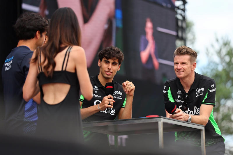 Max Verstappen, Red Bull Racing, Alexander Albon, Williams, Lando Norris, McLaren, Mike Whiddett in the Paddock, Andrea Kimi Antonelli, Mercedes, Charles Leclerc, Ferrari, Oliver Bearman, Haas F1 Team, Carlos Sainz, Williams, Lewis Hamilton, Ferrari, Nico Hulkenberg, Sauber, Oliver Bearman, Haas F1 Team, Carlos Sainz, Williams, Alexander Albon, Williams, Esteban Ocon, Haas F1 Team, Gabriel Bortoleto, Sauber, Emerson Fittipaldi and Emerson Fittipaldi Jr walk in the Paddock , George Russell, Mercedes, Lando Norris, McLaren, Lando Norris, McLaren, Nico Hulkenberg, Sauber, Gabriel Bortoleto, Sauber, Liam Lawson, Racing Bulls Team, Pierre Gasly, Alpine, Liam Lawson, Racing Bulls Team, Nico Hulkenberg, Sauber, Liam Lawson, Racing Bulls Team, Max Verstappen, Red Bull Racing, Liam Lawson, Racing Bulls Team, George Russell, Mercedes, George Russell, Mercedes, Alex Dunne, McLaren, Max Verstappen, Red Bull Racing, Esteban Ocon, Haas F1 Team, Pierre Gasly, Alpine, Oliver Bearman, Haas F1 Team, Yuki Tsunoda, Red Bull Racing Team , Oscar Piastri, McLaren, Lewis Hamilton, Ferrari, George Russell, Mercedes, Max Verstappen, Red Bull Racing, Gabriel Bortoleto, Sauber, Fernando Alonso, Aston Martin Racing, Aston Martin F1 Team Pitstop practice, Ferrari SF-25, dettaglio tecnico, Alex Dunne, McLaren, Fernando Alonso, Aston Martin Racing, Lando Norris, McLaren, Helmut Marko, Red Bull Racing, Max Verstappen, Red Bull Racing, Oscar Piastri, McLaren, Lando Norris, McLaren, Charles Leclerc, Ferrari, Fernando Alonso, Aston Martin Racing, Franco Colapinto, Alpine, Charles Leclerc, Ferrari, Lando Norris, McLaren, Andrea Kimi Antonelli, Mercedes, Lewis Hamilton, Ferrari, Andrea Kimi Antonelli, Mercedes, Yuki Tsunoda, Red Bull Racing Team , Lewis Hamilton, Ferrari, Lando Norris, McLaren