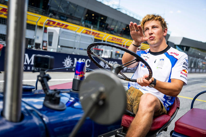 Max Verstappen, Red Bull Racing, Alexander Albon, Williams, Lando Norris, McLaren, Mike Whiddett in the Paddock, Andrea Kimi Antonelli, Mercedes, Charles Leclerc, Ferrari, Oliver Bearman, Haas F1 Team, Carlos Sainz, Williams, Lewis Hamilton, Ferrari, Nico Hulkenberg, Sauber, Oliver Bearman, Haas F1 Team, Carlos Sainz, Williams, Alexander Albon, Williams, Esteban Ocon, Haas F1 Team, Gabriel Bortoleto, Sauber, Emerson Fittipaldi and Emerson Fittipaldi Jr walk in the Paddock , George Russell, Mercedes, Lando Norris, McLaren, Lando Norris, McLaren, Nico Hulkenberg, Sauber, Gabriel Bortoleto, Sauber, Liam Lawson, Racing Bulls Team, Pierre Gasly, Alpine, Liam Lawson, Racing Bulls Team, Nico Hulkenberg, Sauber, Liam Lawson, Racing Bulls Team, Max Verstappen, Red Bull Racing, Liam Lawson, Racing Bulls Team, George Russell, Mercedes, George Russell, Mercedes, Alex Dunne, McLaren, Max Verstappen, Red Bull Racing, Esteban Ocon, Haas F1 Team, Pierre Gasly, Alpine, Oliver Bearman, Haas F1 Team, Yuki Tsunoda, Red Bull Racing Team , Oscar Piastri, McLaren, Lewis Hamilton, Ferrari, George Russell, Mercedes, Max Verstappen, Red Bull Racing, Gabriel Bortoleto, Sauber, Fernando Alonso, Aston Martin Racing, Aston Martin F1 Team Pitstop practice, Ferrari SF-25, dettaglio tecnico, Alex Dunne, McLaren, Fernando Alonso, Aston Martin Racing, Lando Norris, McLaren, Helmut Marko, Red Bull Racing, Max Verstappen, Red Bull Racing, Oscar Piastri, McLaren, Lando Norris, McLaren, Charles Leclerc, Ferrari, Fernando Alonso, Aston Martin Racing, Franco Colapinto, Alpine, Charles Leclerc, Ferrari, Lando Norris, McLaren, Andrea Kimi Antonelli, Mercedes, Lewis Hamilton, Ferrari, Andrea Kimi Antonelli, Mercedes, Yuki Tsunoda, Red Bull Racing Team , Lewis Hamilton, Ferrari, Lando Norris, McLaren