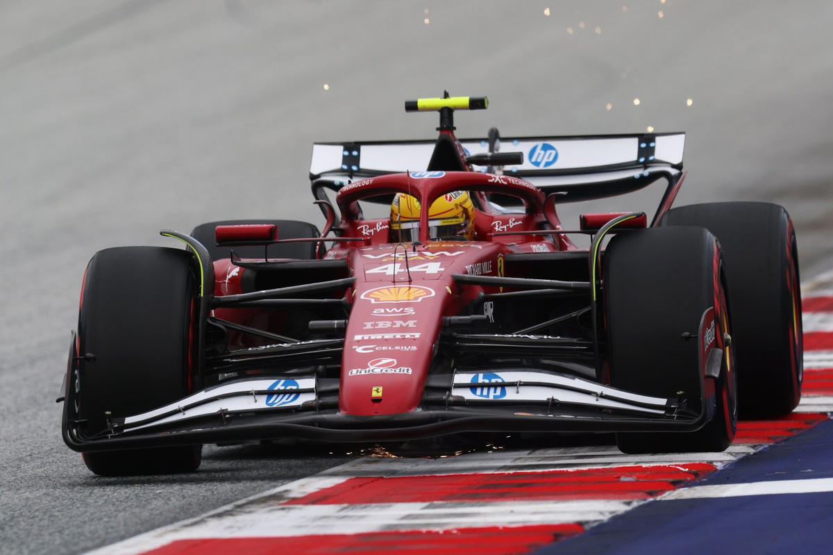 Max Verstappen, Red Bull Racing, Alexander Albon, Williams, Lando Norris, McLaren, Mike Whiddett in the Paddock, Andrea Kimi Antonelli, Mercedes, Charles Leclerc, Ferrari, Oliver Bearman, Haas F1 Team, Carlos Sainz, Williams, Lewis Hamilton, Ferrari, Nico Hulkenberg, Sauber, Oliver Bearman, Haas F1 Team, Carlos Sainz, Williams, Alexander Albon, Williams, Esteban Ocon, Haas F1 Team, Gabriel Bortoleto, Sauber, Emerson Fittipaldi and Emerson Fittipaldi Jr walk in the Paddock , George Russell, Mercedes, Lando Norris, McLaren, Lando Norris, McLaren, Nico Hulkenberg, Sauber, Gabriel Bortoleto, Sauber, Liam Lawson, Racing Bulls Team, Pierre Gasly, Alpine, Liam Lawson, Racing Bulls Team, Nico Hulkenberg, Sauber, Liam Lawson, Racing Bulls Team, Max Verstappen, Red Bull Racing, Liam Lawson, Racing Bulls Team, George Russell, Mercedes, George Russell, Mercedes, Alex Dunne, McLaren, Max Verstappen, Red Bull Racing, Esteban Ocon, Haas F1 Team, Pierre Gasly, Alpine, Oliver Bearman, Haas F1 Team, Yuki Tsunoda, Red Bull Racing Team , Oscar Piastri, McLaren, Lewis Hamilton, Ferrari, George Russell, Mercedes, Max Verstappen, Red Bull Racing, Gabriel Bortoleto, Sauber, Fernando Alonso, Aston Martin Racing, Aston Martin F1 Team Pitstop practice, Ferrari SF-25, dettaglio tecnico, Alex Dunne, McLaren, Fernando Alonso, Aston Martin Racing, Lando Norris, McLaren, Helmut Marko, Red Bull Racing, Max Verstappen, Red Bull Racing, Oscar Piastri, McLaren, Lando Norris, McLaren, Charles Leclerc, Ferrari, Fernando Alonso, Aston Martin Racing, Franco Colapinto, Alpine, Charles Leclerc, Ferrari, Lando Norris, McLaren, Andrea Kimi Antonelli, Mercedes, Lewis Hamilton, Ferrari, Andrea Kimi Antonelli, Mercedes, Yuki Tsunoda, Red Bull Racing Team , Lewis Hamilton, Ferrari, Lando Norris, McLaren