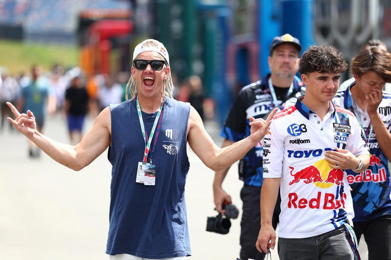 Max Verstappen, Red Bull Racing, Alexander Albon, Williams, Lando Norris, McLaren, Mike Whiddett in the Paddock, Andrea Kimi Antonelli, Mercedes, Charles Leclerc, Ferrari, Oliver Bearman, Haas F1 Team, Carlos Sainz, Williams, Lewis Hamilton, Ferrari, Nico Hulkenberg, Sauber, Oliver Bearman, Haas F1 Team, Carlos Sainz, Williams, Alexander Albon, Williams, Esteban Ocon, Haas F1 Team, Gabriel Bortoleto, Sauber, Emerson Fittipaldi and Emerson Fittipaldi Jr walk in the Paddock , George Russell, Mercedes, Lando Norris, McLaren, Lando Norris, McLaren, Nico Hulkenberg, Sauber, Gabriel Bortoleto, Sauber, Liam Lawson, Racing Bulls Team, Pierre Gasly, Alpine, Liam Lawson, Racing Bulls Team, Nico Hulkenberg, Sauber, Liam Lawson, Racing Bulls Team, Max Verstappen, Red Bull Racing, Liam Lawson, Racing Bulls Team, George Russell, Mercedes, George Russell, Mercedes, Alex Dunne, McLaren, Max Verstappen, Red Bull Racing, Esteban Ocon, Haas F1 Team, Pierre Gasly, Alpine, Oliver Bearman, Haas F1 Team, Yuki Tsunoda, Red Bull Racing Team , Oscar Piastri, McLaren, Lewis Hamilton, Ferrari, George Russell, Mercedes, Max Verstappen, Red Bull Racing, Gabriel Bortoleto, Sauber, Fernando Alonso, Aston Martin Racing, Aston Martin F1 Team Pitstop practice, Ferrari SF-25, dettaglio tecnico, Alex Dunne, McLaren, Fernando Alonso, Aston Martin Racing, Lando Norris, McLaren, Helmut Marko, Red Bull Racing, Max Verstappen, Red Bull Racing, Oscar Piastri, McLaren, Lando Norris, McLaren, Charles Leclerc, Ferrari, Fernando Alonso, Aston Martin Racing, Franco Colapinto, Alpine, Charles Leclerc, Ferrari, Lando Norris, McLaren, Andrea Kimi Antonelli, Mercedes, Lewis Hamilton, Ferrari, Andrea Kimi Antonelli, Mercedes, Yuki Tsunoda, Red Bull Racing Team , Lewis Hamilton, Ferrari, Lando Norris, McLaren
