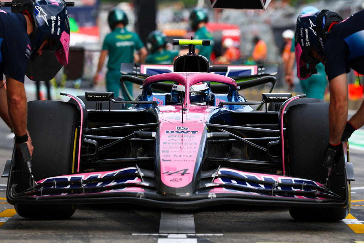 Max Verstappen, Red Bull Racing, Alexander Albon, Williams, Lando Norris, McLaren, Mike Whiddett in the Paddock, Andrea Kimi Antonelli, Mercedes, Charles Leclerc, Ferrari, Oliver Bearman, Haas F1 Team, Carlos Sainz, Williams, Lewis Hamilton, Ferrari, Nico Hulkenberg, Sauber, Oliver Bearman, Haas F1 Team, Carlos Sainz, Williams, Alexander Albon, Williams, Esteban Ocon, Haas F1 Team, Gabriel Bortoleto, Sauber, Emerson Fittipaldi and Emerson Fittipaldi Jr walk in the Paddock , George Russell, Mercedes, Lando Norris, McLaren, Lando Norris, McLaren, Nico Hulkenberg, Sauber, Gabriel Bortoleto, Sauber, Liam Lawson, Racing Bulls Team, Pierre Gasly, Alpine, Liam Lawson, Racing Bulls Team, Nico Hulkenberg, Sauber, Liam Lawson, Racing Bulls Team, Max Verstappen, Red Bull Racing, Liam Lawson, Racing Bulls Team, George Russell, Mercedes, George Russell, Mercedes, Alex Dunne, McLaren, Max Verstappen, Red Bull Racing, Esteban Ocon, Haas F1 Team, Pierre Gasly, Alpine, Oliver Bearman, Haas F1 Team, Yuki Tsunoda, Red Bull Racing Team , Oscar Piastri, McLaren, Lewis Hamilton, Ferrari, George Russell, Mercedes, Max Verstappen, Red Bull Racing, Gabriel Bortoleto, Sauber, Fernando Alonso, Aston Martin Racing, Aston Martin F1 Team Pitstop practice, Ferrari SF-25, dettaglio tecnico, Alex Dunne, McLaren, Fernando Alonso, Aston Martin Racing, Lando Norris, McLaren, Helmut Marko, Red Bull Racing, Max Verstappen, Red Bull Racing, Oscar Piastri, McLaren, Lando Norris, McLaren, Charles Leclerc, Ferrari, Fernando Alonso, Aston Martin Racing, Franco Colapinto, Alpine, Charles Leclerc, Ferrari, Lando Norris, McLaren, Andrea Kimi Antonelli, Mercedes, Lewis Hamilton, Ferrari, Andrea Kimi Antonelli, Mercedes, Yuki Tsunoda, Red Bull Racing Team , Lewis Hamilton, Ferrari, Lando Norris, McLaren