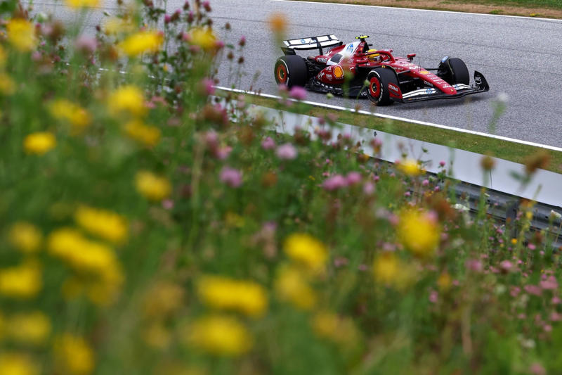 Max Verstappen, Red Bull Racing, Alexander Albon, Williams, Lando Norris, McLaren, Mike Whiddett in the Paddock, Andrea Kimi Antonelli, Mercedes, Charles Leclerc, Ferrari, Oliver Bearman, Haas F1 Team, Carlos Sainz, Williams, Lewis Hamilton, Ferrari, Nico Hulkenberg, Sauber, Oliver Bearman, Haas F1 Team, Carlos Sainz, Williams, Alexander Albon, Williams, Esteban Ocon, Haas F1 Team, Gabriel Bortoleto, Sauber, Emerson Fittipaldi and Emerson Fittipaldi Jr walk in the Paddock , George Russell, Mercedes, Lando Norris, McLaren, Lando Norris, McLaren, Nico Hulkenberg, Sauber, Gabriel Bortoleto, Sauber, Liam Lawson, Racing Bulls Team, Pierre Gasly, Alpine, Liam Lawson, Racing Bulls Team, Nico Hulkenberg, Sauber, Liam Lawson, Racing Bulls Team, Max Verstappen, Red Bull Racing, Liam Lawson, Racing Bulls Team, George Russell, Mercedes, George Russell, Mercedes, Alex Dunne, McLaren, Max Verstappen, Red Bull Racing, Esteban Ocon, Haas F1 Team, Pierre Gasly, Alpine, Oliver Bearman, Haas F1 Team, Yuki Tsunoda, Red Bull Racing Team , Oscar Piastri, McLaren, Lewis Hamilton, Ferrari, George Russell, Mercedes, Max Verstappen, Red Bull Racing, Gabriel Bortoleto, Sauber, Fernando Alonso, Aston Martin Racing, Aston Martin F1 Team Pitstop practice, Ferrari SF-25, dettaglio tecnico, Alex Dunne, McLaren, Fernando Alonso, Aston Martin Racing, Lando Norris, McLaren, Helmut Marko, Red Bull Racing, Max Verstappen, Red Bull Racing, Oscar Piastri, McLaren, Lando Norris, McLaren, Charles Leclerc, Ferrari, Fernando Alonso, Aston Martin Racing, Franco Colapinto, Alpine, Charles Leclerc, Ferrari, Lando Norris, McLaren, Andrea Kimi Antonelli, Mercedes, Lewis Hamilton, Ferrari, Andrea Kimi Antonelli, Mercedes, Yuki Tsunoda, Red Bull Racing Team , Lewis Hamilton, Ferrari, Lando Norris, McLaren